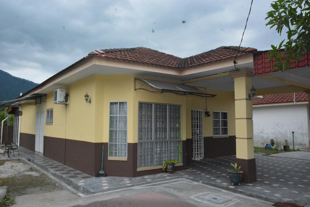 Umaira Homestay Chemor Exterior foto